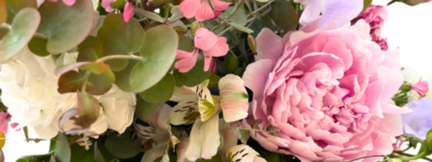 COMPOSITIONS FLORALES AVEC "APRES LA ROSÉE"